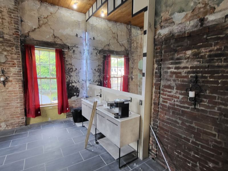 Original listing photo of Champion House bath looking toward red curtains